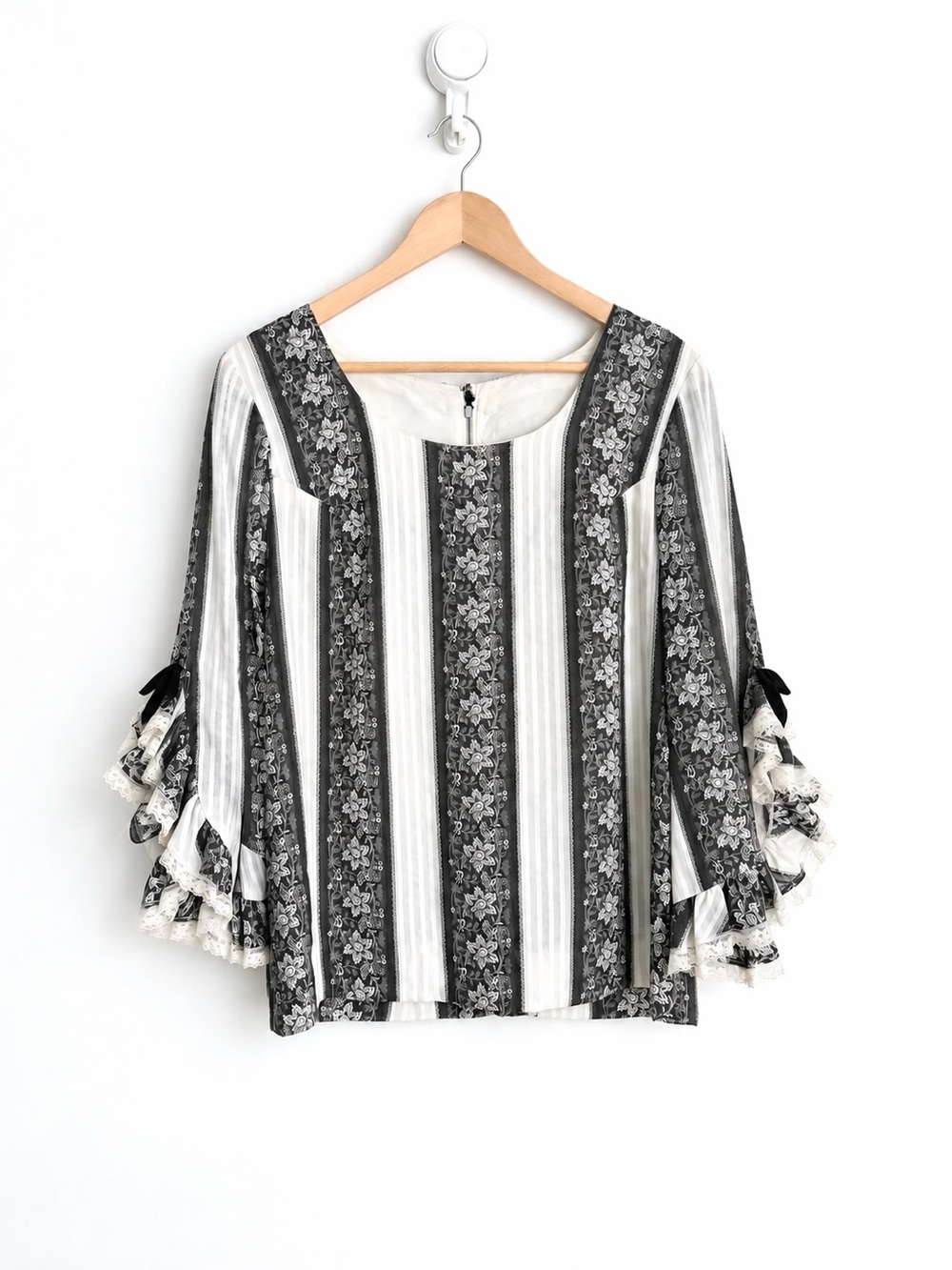 Vintage 1970s House of Nu-Mode Victorian Revival Bell Sleeve Blouse M